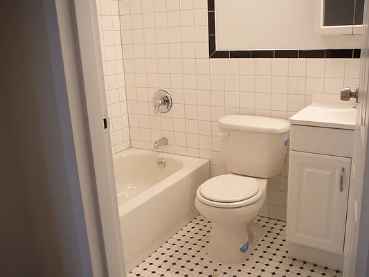 Rented by Kings Court Real Estate | media 39