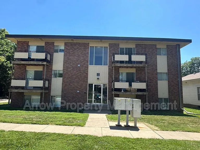 2325 S St #8 — Photo 7