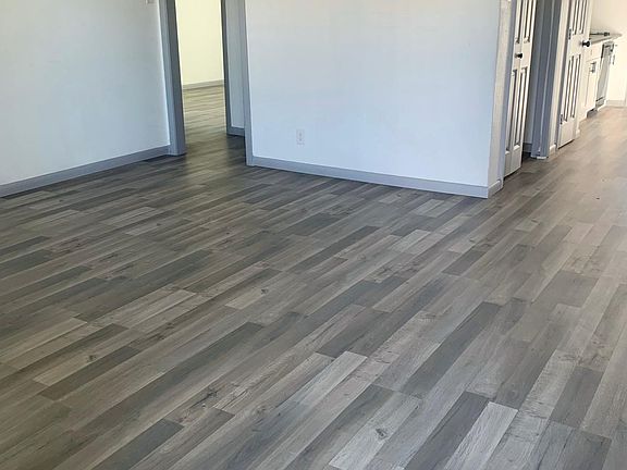 5th image of 226 E Lake St #226