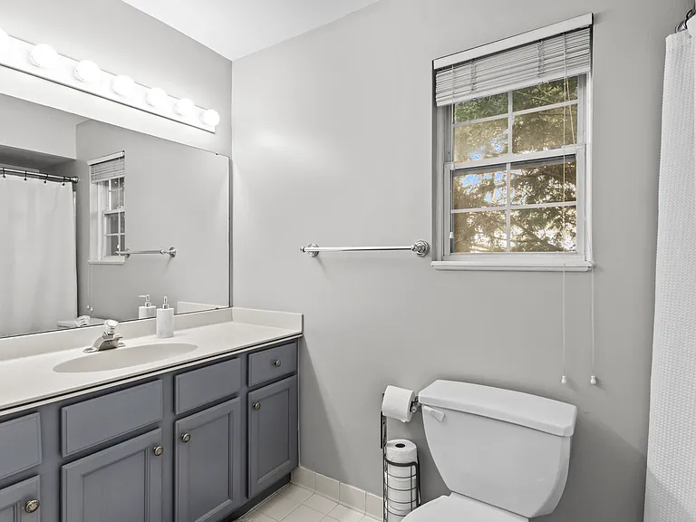 1927 Dorchester Ct — Photo 16
