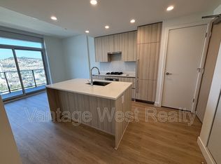 1626 Water St #3501, Kelowna, BC V1Y 0N7