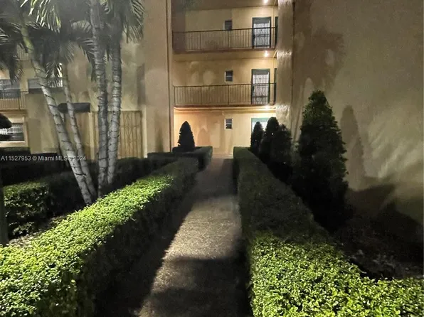 4490 W 19th Ct APT B415, Hialeah, FL 33012