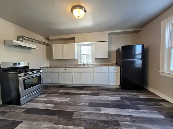 816 School Pl, Green Bay, WI 54303