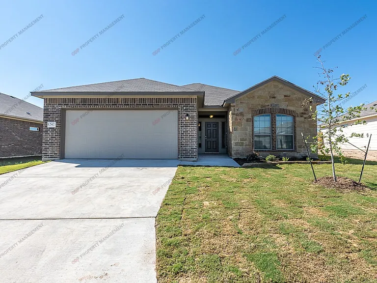 1242 Lakeway Crossing Dr — Photo 2