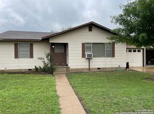 600 E Westmeyer St, Poth, TX 78147