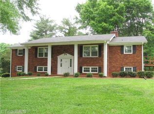 6730 Hillview Ct, Clemmons, NC 27012