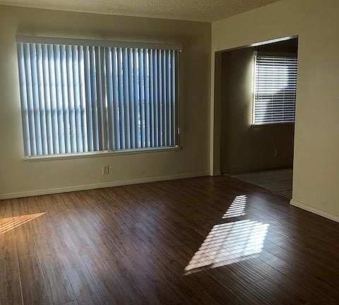 4th image of 433 W Queen St APT 1