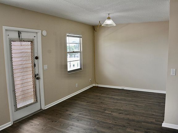 5th image of 4070 Exeter Dr #D