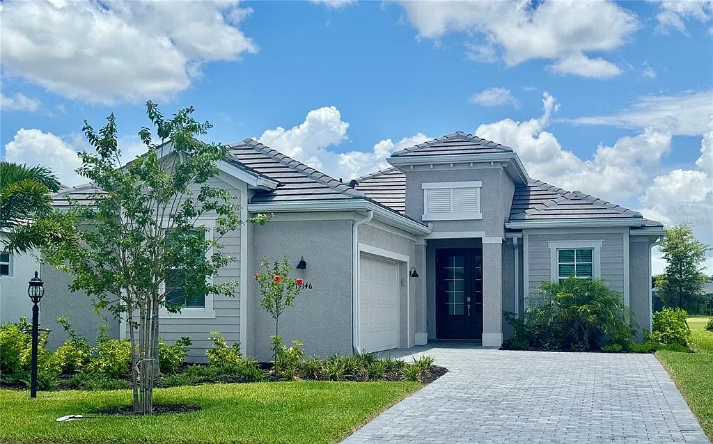 3 bed, 2.0 bath, 2246 sqft, $8,000 — Photo 1