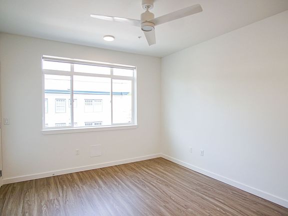 5th image of 2320 N Vancouver Ave #302