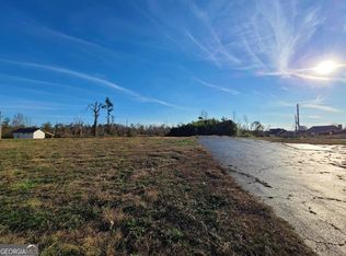 652 Smokey Rd, Newnan, GA 30263