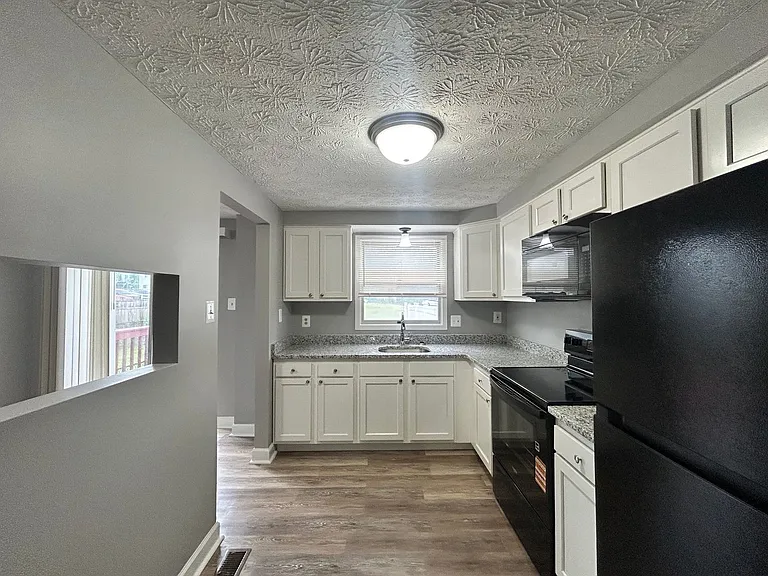 2607 S Paca St — Photo 3