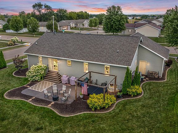 3rd image of 4301 Fieldcrest Dr