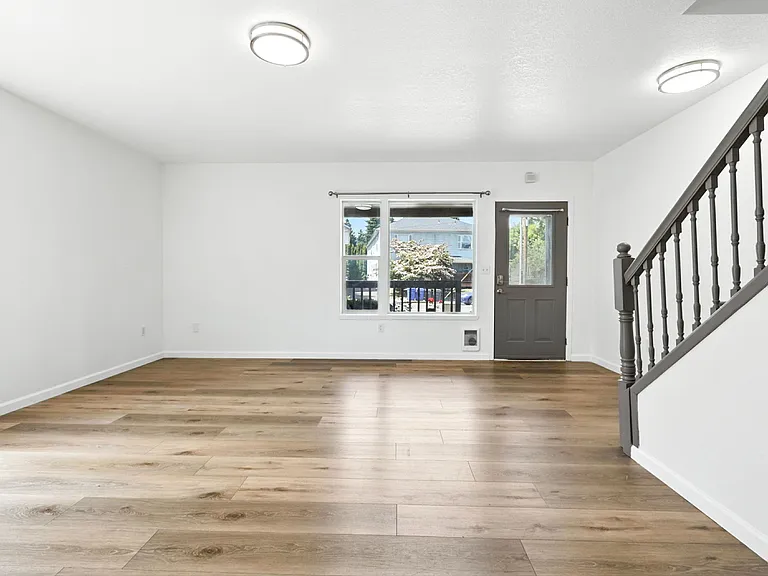 10033 N Lombard St — Photo 6