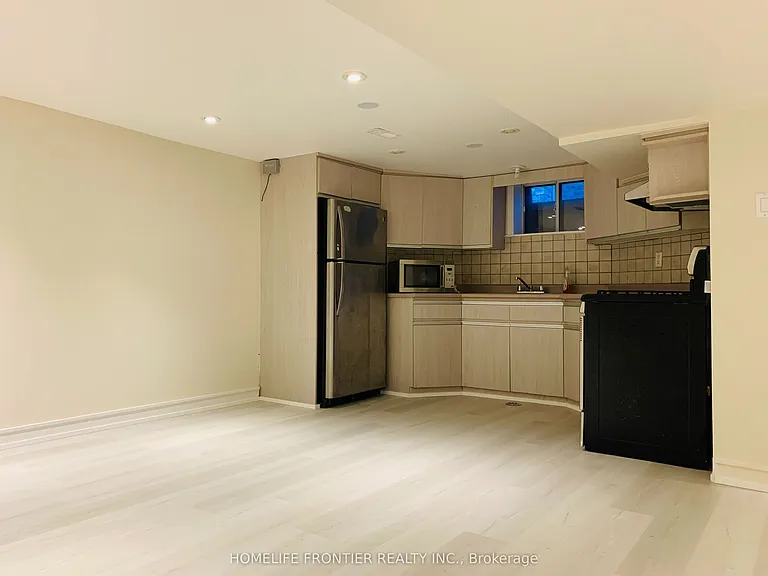 38 Henderson Ave #LOWER — Photo 3