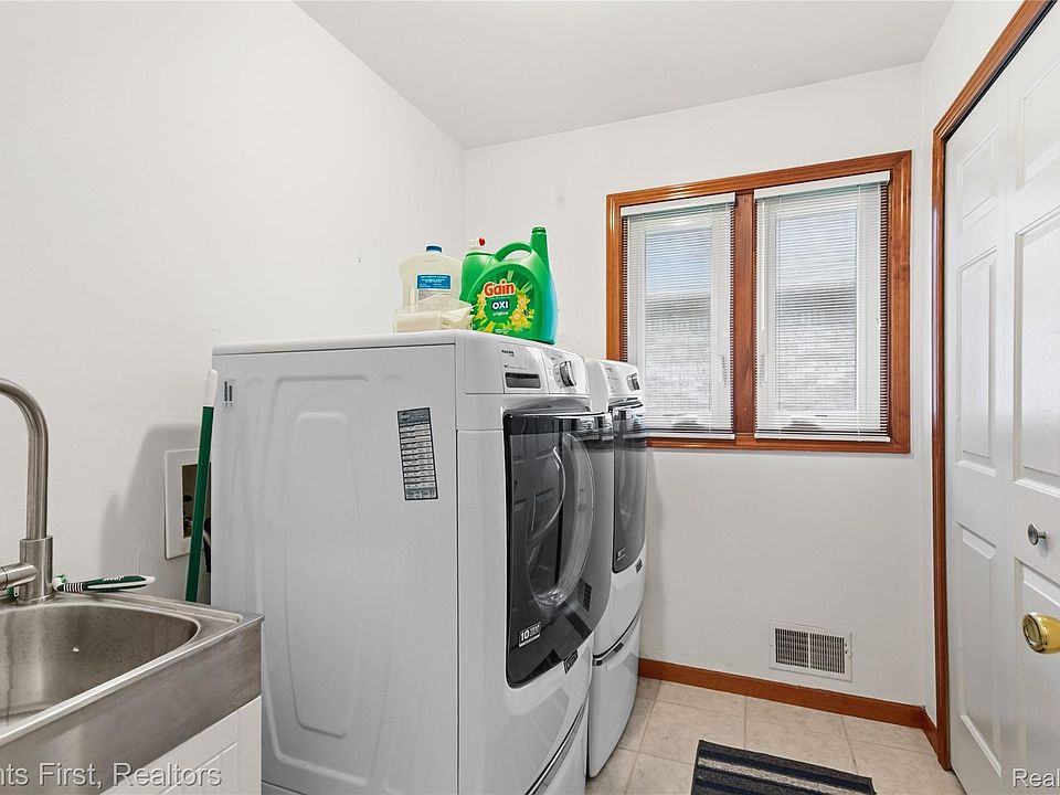 54845 Petunia Dr, photo 17