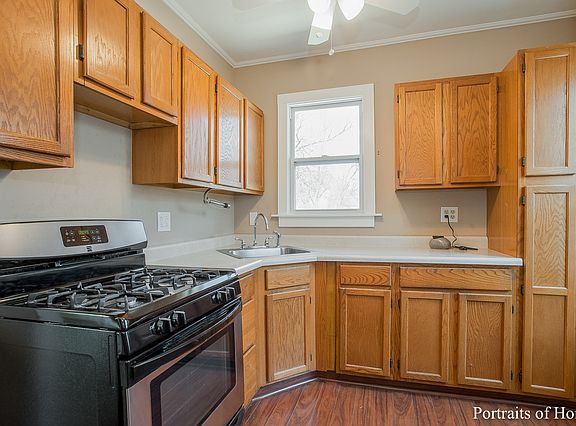 4th image of 130 E Kenilworth Ave