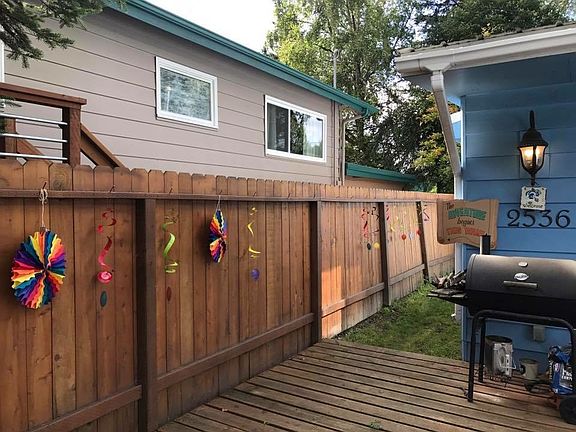 Front deck to backyard w/gat