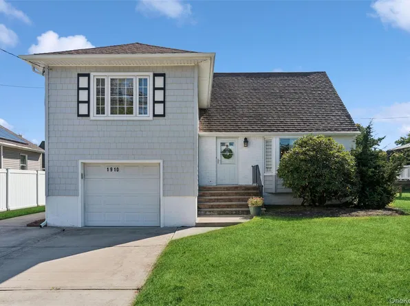 1910 N Jerusalem Road, Bellmore, NY 11710
