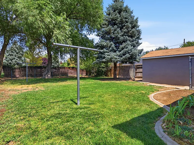 654 W Lennox St — Photo 32