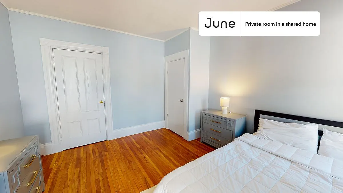 Building Photo - 4 Sparhawk St #D