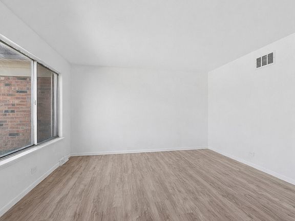 2nd image of 2033 Lioncrest Dr