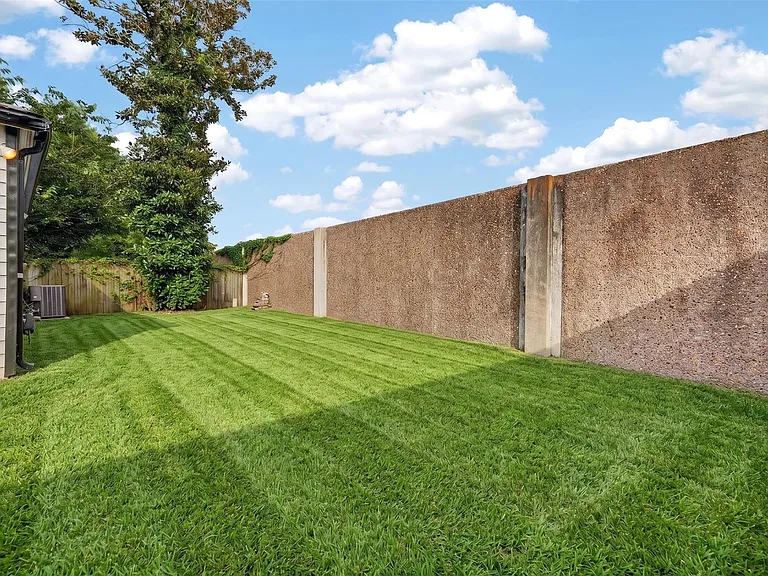 16134 Highlander Dr — Photo 41