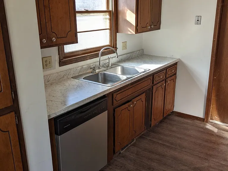 1426 S Saint Marys Ave — Photo 4