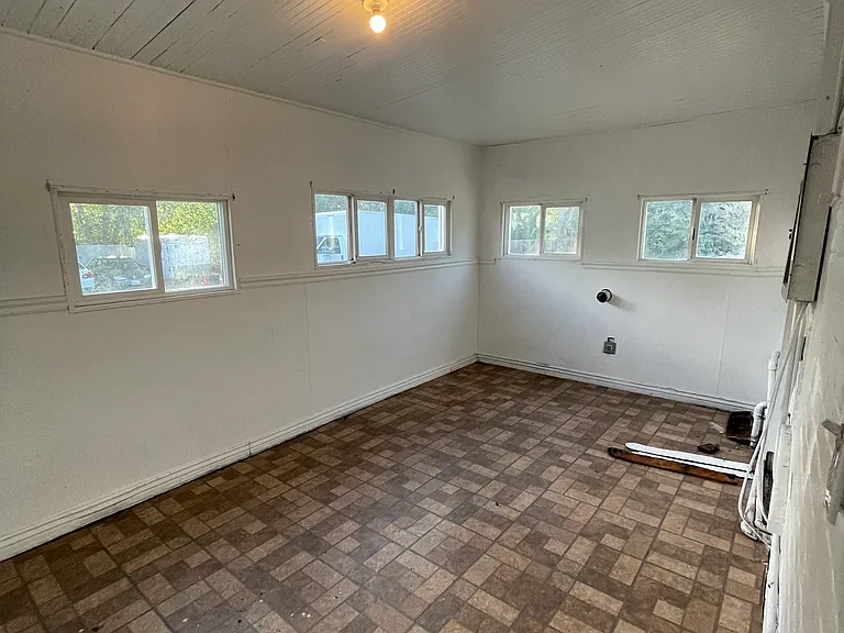 2742 Adams Ave — Photo 10