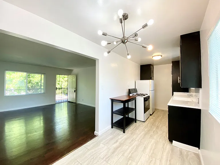 1211 Jefferson St — Photo 15