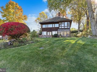 6253 Lakeview Dr, Falls Church, VA 22041