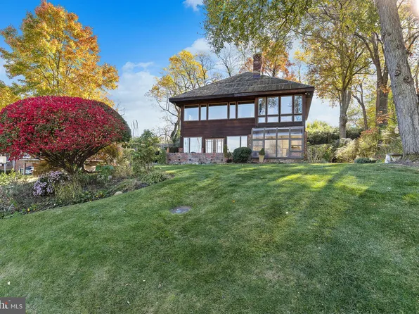 6253 Lakeview Dr, Falls Church, VA 22041