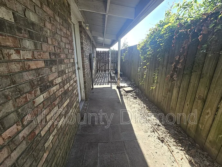 215 S Kimbrel Ave — Photo 19
