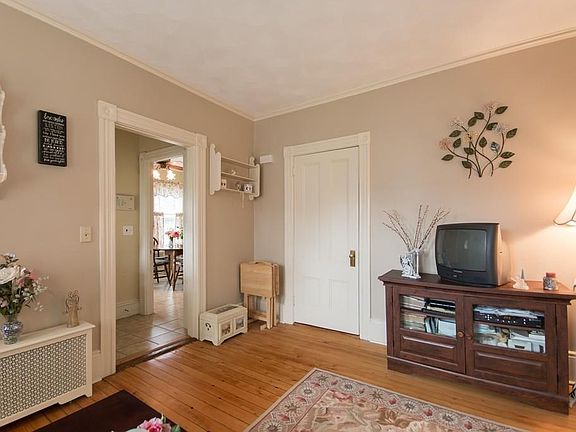 4th image of 34 Josephine Ave