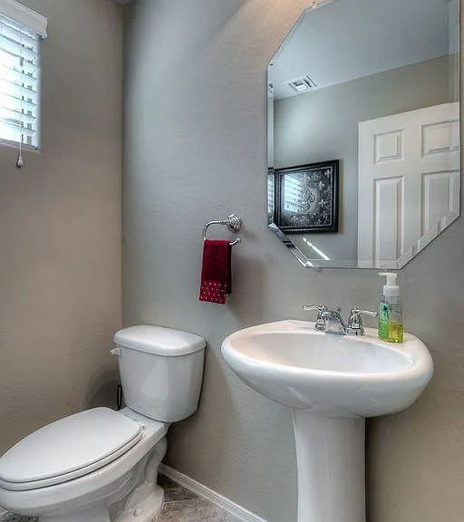2539 E Vermont Dr — Photo 5