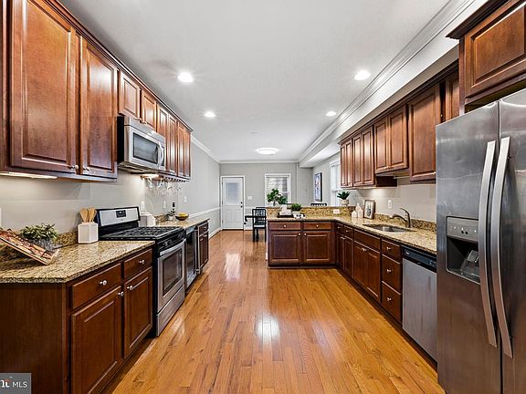 5th image of 2 W Clement St