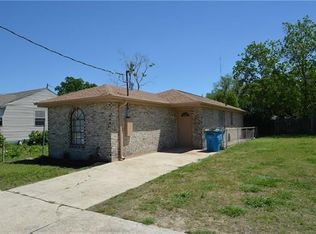3229 Pakenham Dr, Chalmette, LA 70043