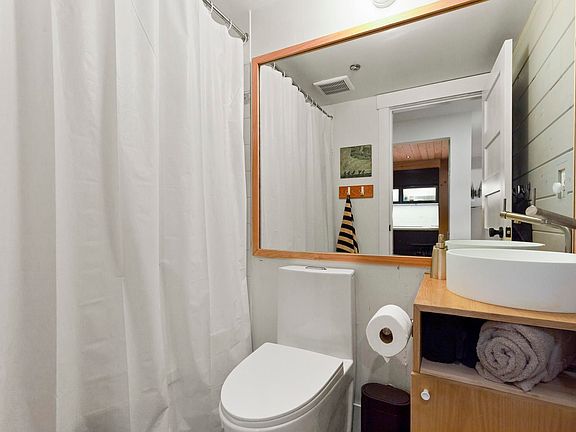 4th image of 33165 2nd Ave #113