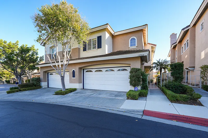3 bed, 2.5 bath, 1699 sqft, $5,100 — Photo 1