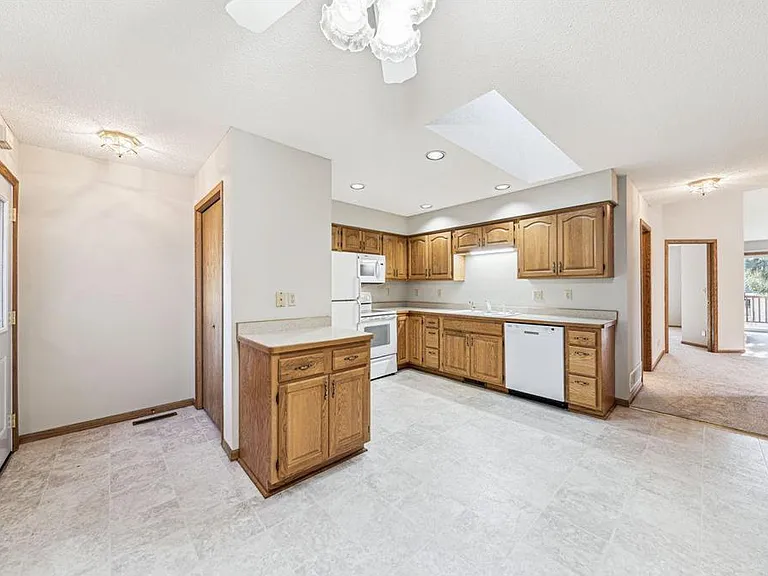 1913 Eastridge Ct — Photo 4