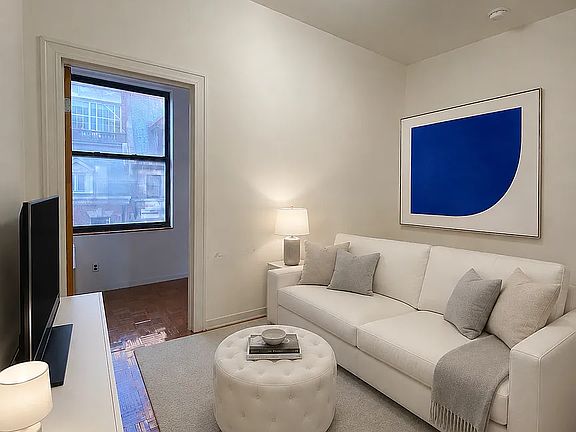 4th image of 304 W 92nd St #5V