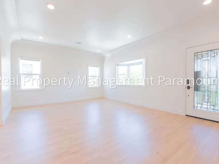 1867 S Redondo Blvd — Photo 9