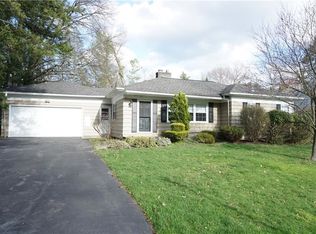 42 Stoneleigh Ct, Rochester, NY 14618