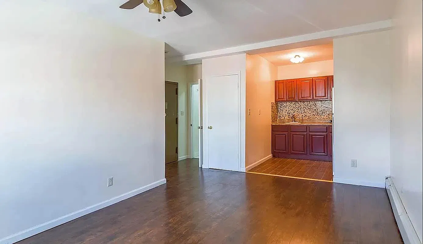195 Stanhope Street — Photo 3