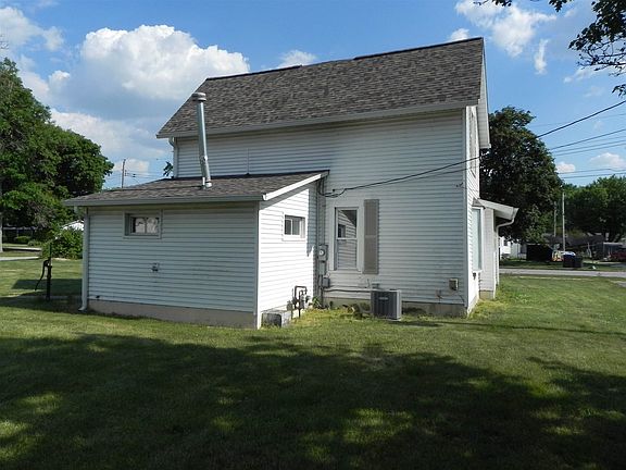 5th image of 302 E North St