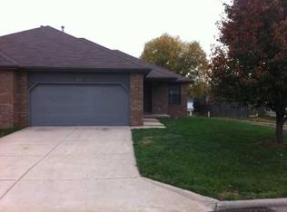 220 W Deerfield Dr, Nixa, MO 65714