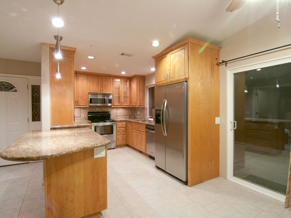 2nd image of 310 Eastridge Ln