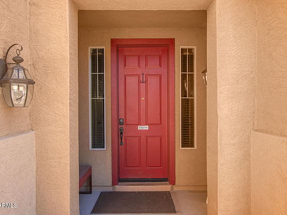 4th image of 553 S 165th Dr