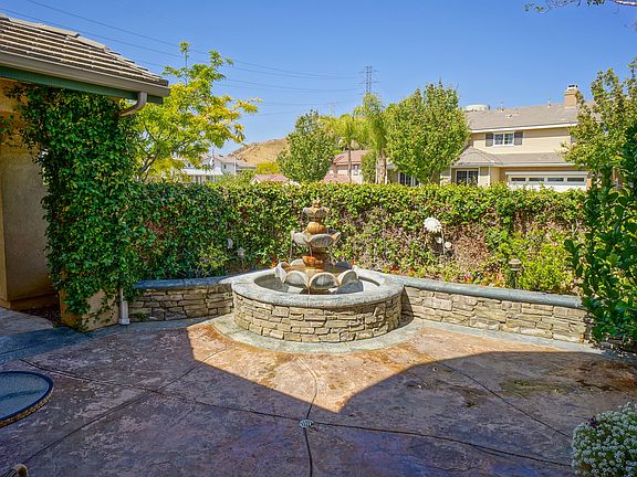 Courtyard w/ fountain