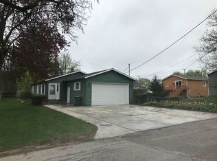 7 Linden Ave, Fox Lake, IL 60020